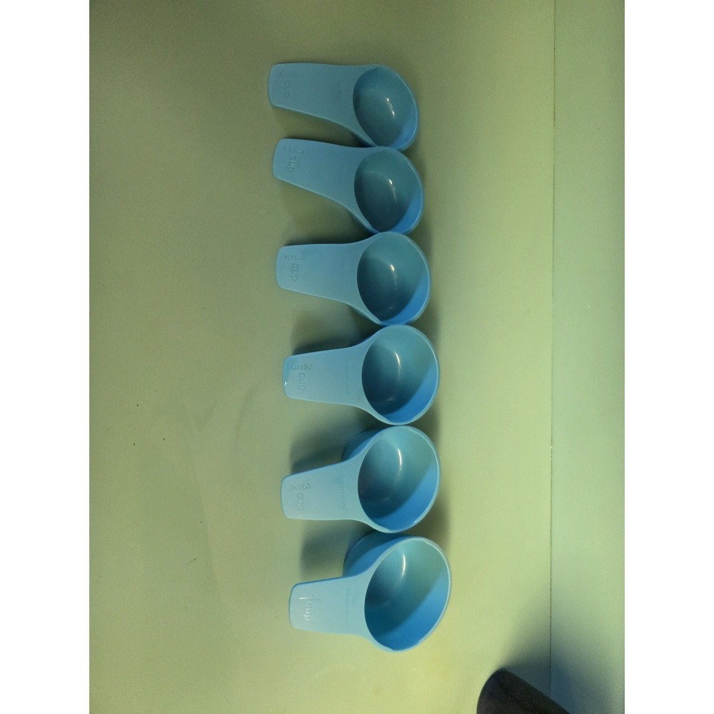 Tupperware Measure Cups Set of 6 Blue Curved Embossed Handle w/ pour spout New